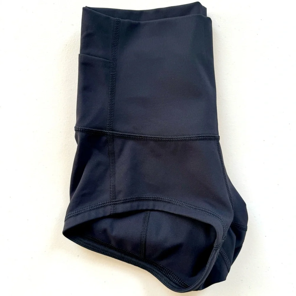 Lululemon In Movement Short Everlux 2” Black Sz 4 - Picture 7 of 7